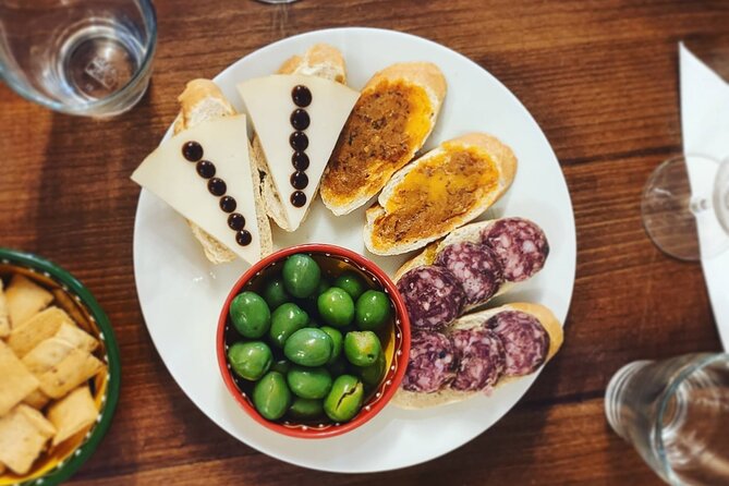 Indulge in Cordoba: Local Wines & Tapas Tasting - Meeting Francisco at the winery shop