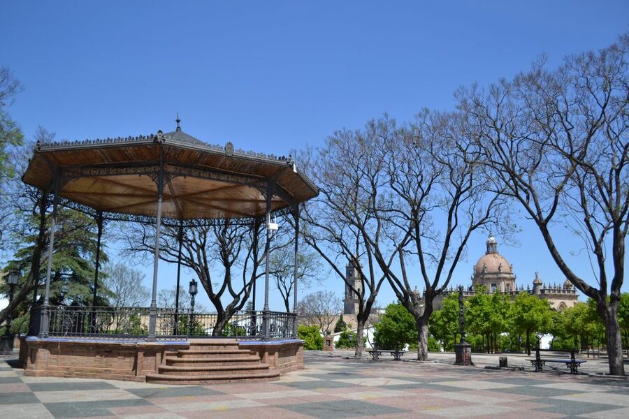 Jerez de la Frontera: 1.5-Hour Walking Tour with a Guide - Price, timing, and what you actually receive