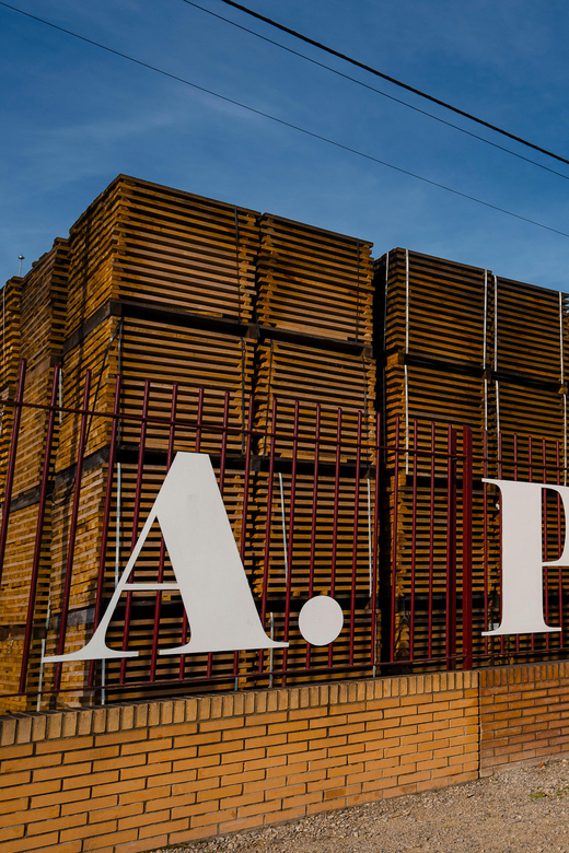JEREZ DE LA FRONTERA: GUIDED TOUR TO THE COOPERAGE - The photo corridor and video provide useful context