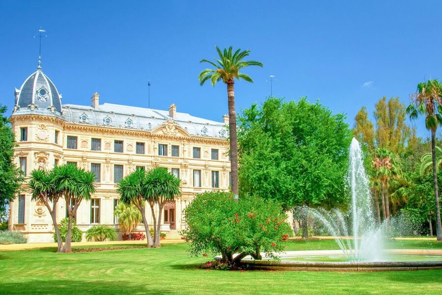 Jerez: Royal Andalusian School of Equestrian Art Admission - Enter the saddlery and humidity-controlled tack room