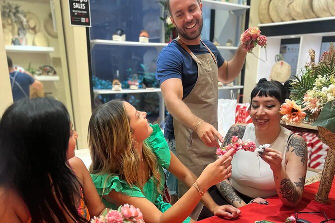 Make a traditional "tocado" sevillano - Key points to know before booking