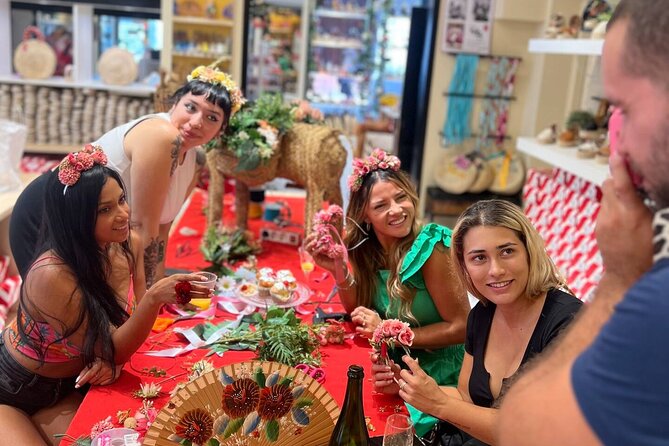 Make a traditional "tocado" sevillano - Why Calle Sierpes is a sensible meeting point