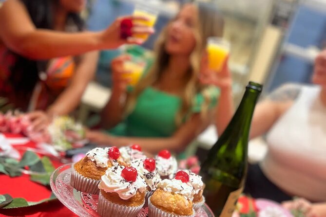Make a traditional "tocado" sevillano - Cava, snacks, and the social side
