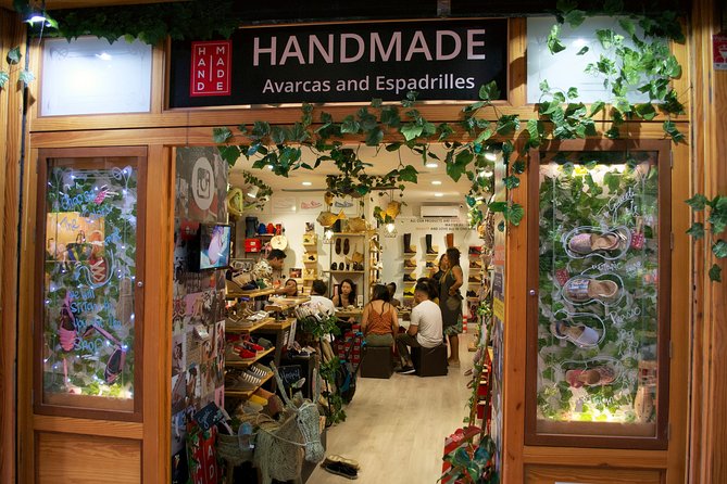 Make Authentic Espadrilles in Seville - Learning to lace your new espadrilles