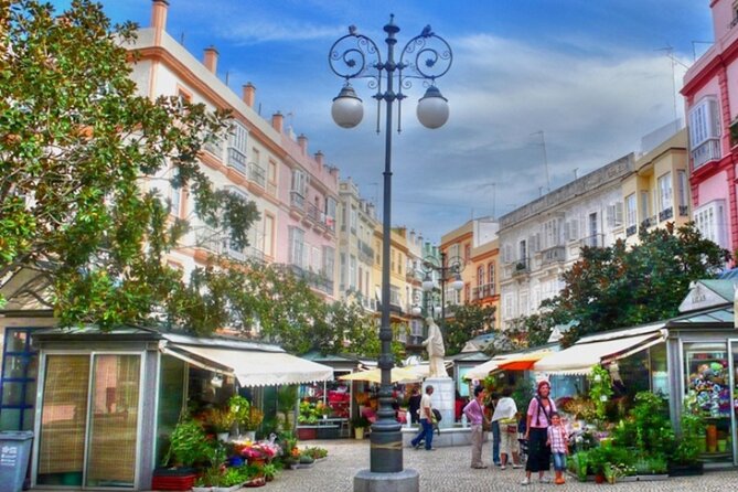 Medieval Cadiz Guided Walking Tour - Entering through Arco de la Rosa