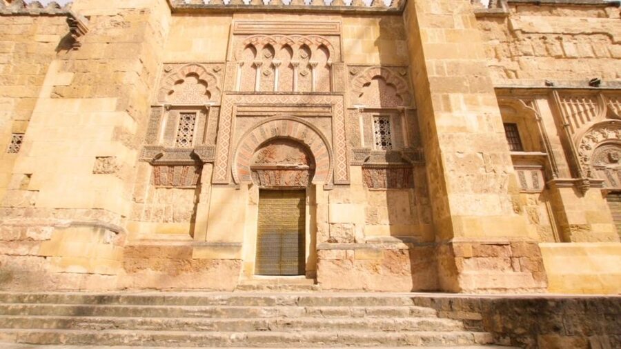 Mosque-Cathedral of Cordoba: Entry Ticket and Guided Tour - Dress carefully before you go