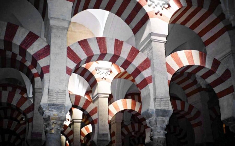 Mosque-Cathedral Small Group Guided Tour - What the one-hour format does well