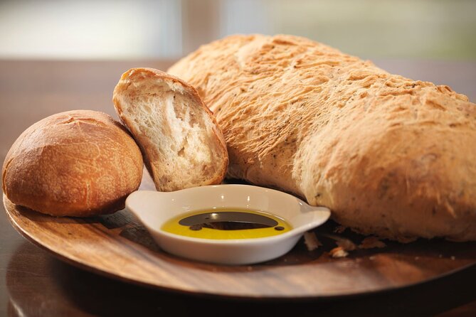 O75 . The Oliva experience that you deserve - The Andalusian toast brings olive oil to breakfast