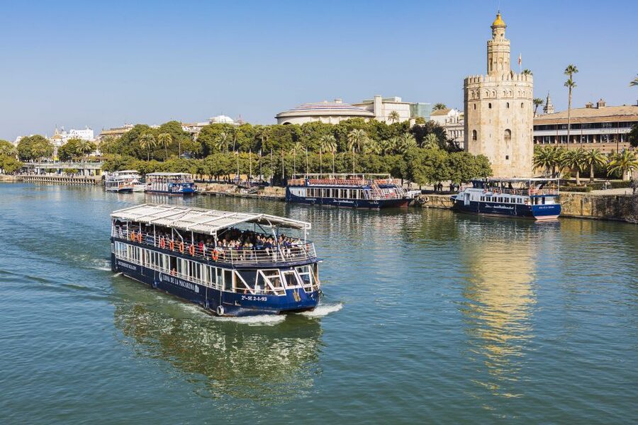 Panoramic Guadalquivir Cruise + Flamenco Show & Walking tour - Walking through Triana at 11:30