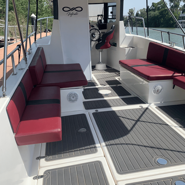 Private boat trip on the Guadalquivir - How much guiding should you expect?