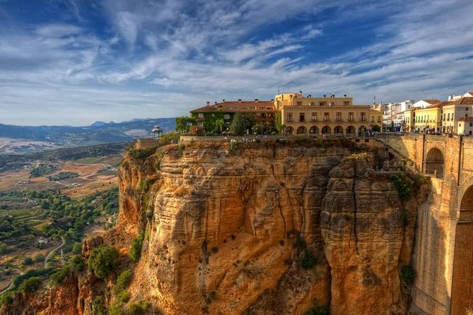 Private Guided Day Trip to the White Villages and Ronda from Seville - What the private guide adds