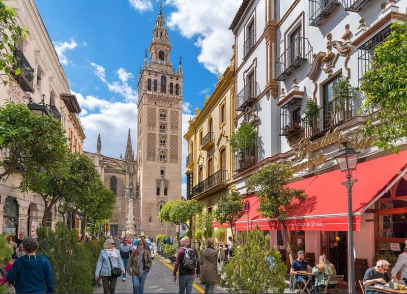 Private Guided Tour of Complete Seville and Jewish Quarter - The Guadalquivir and Triana: two views across the water