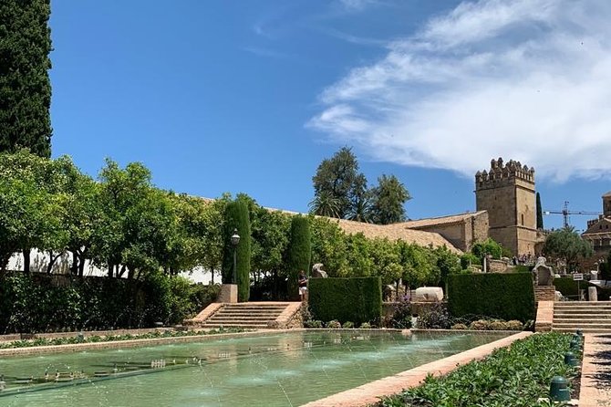 Private guided tour of the Alcazar de los Reyes Cristianos - Entering the fortress at 10:00 a.m.