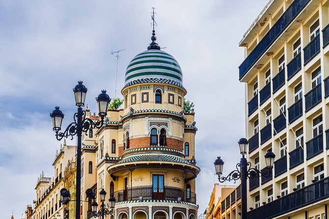 Private Monumental Walking Tour in Seville - Carmen’s guiding style and communication