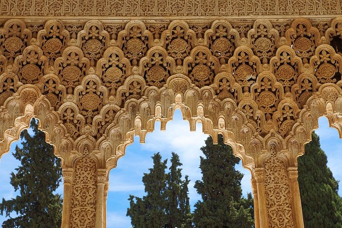 Private official tour guide for visit to Alhambra in Granada from Cordoba Hotel - The Generalife gardens and palace