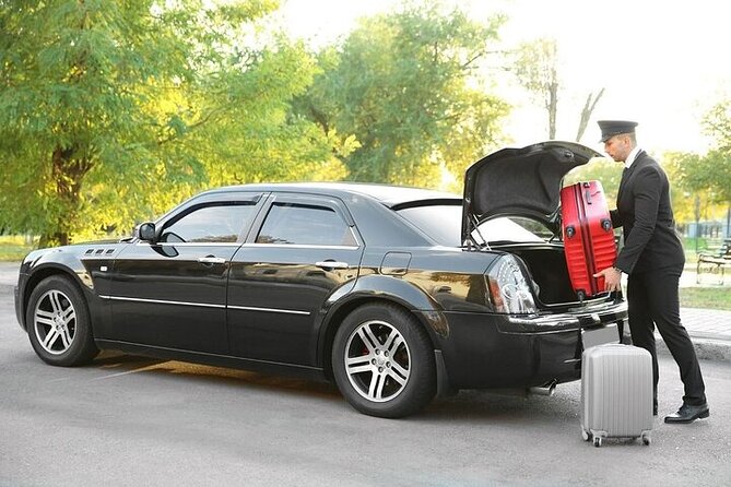 Private One-way Airport Transfer From Seville Airport To Seville - Why a private ride can make sense at Seville Airport