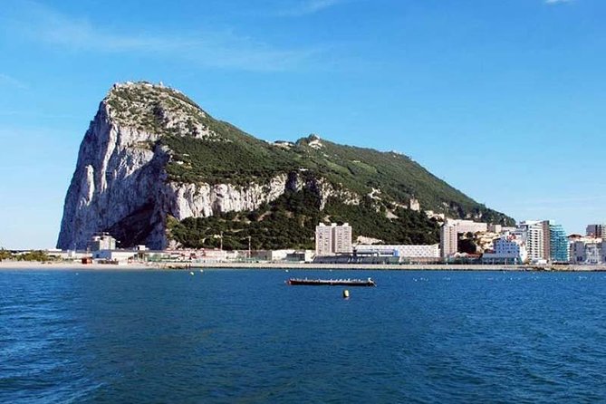 Private tour and shore excusion of Gibraltar from Cadiz - Crossing into Gibraltar with your passport