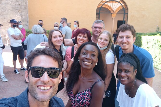 Private Tour Jewish Quarter, center and Plaza de España - Views of the Cathedral, Giralda, Alcázar, and Archivo de Indias