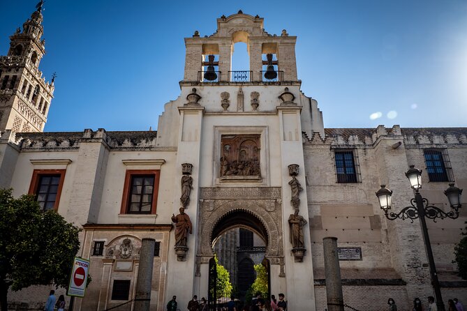 Private Tour Jewish Quarter, center and Plaza de España - Walls, city gates, and the world of Don Juan