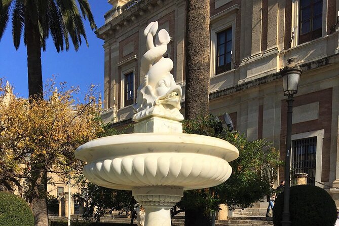Private tour of Seville highlights - A quiet turn at Plaza del Cabildo