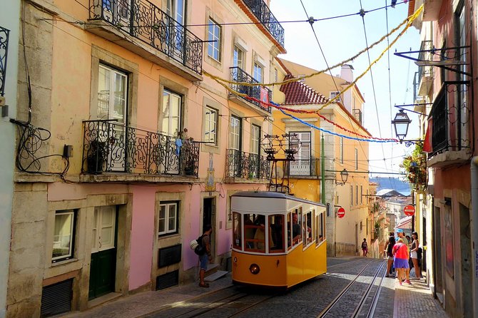 Private transfer from Seville to Lisbon, 2 hours for sightseeing - The two-hour stop: choosing the right break