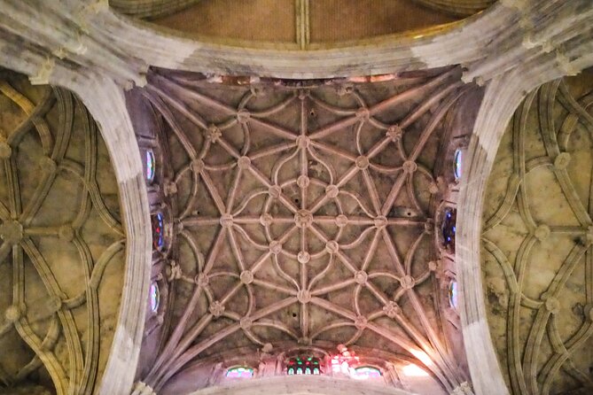 Private trip to Carmona from Seville: 5000 years of history - Puerta de Sevilla and 30 centuries of defense