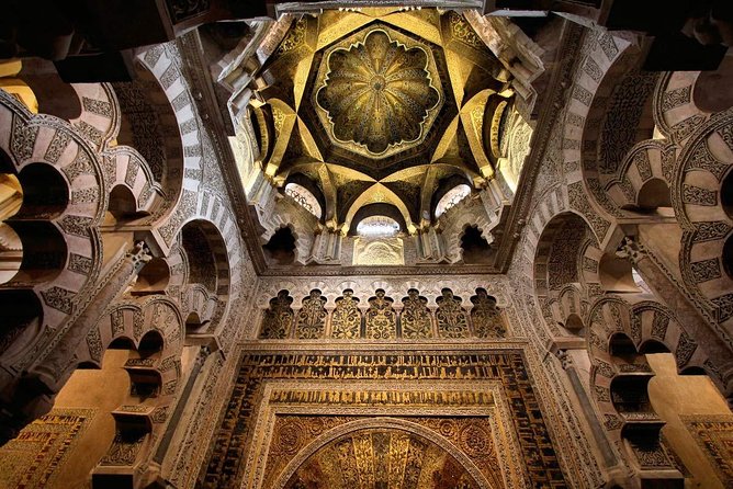 Private Visit Mosque-Cathedral, Jewish quarter, Alcazar and Synagogue - Why the Mosque-Cathedral is the heart of the tour