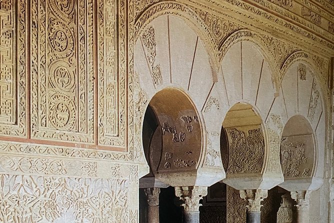Private Visit to Medina Azahara with Official Guide - Reading the ruins with a private guide
