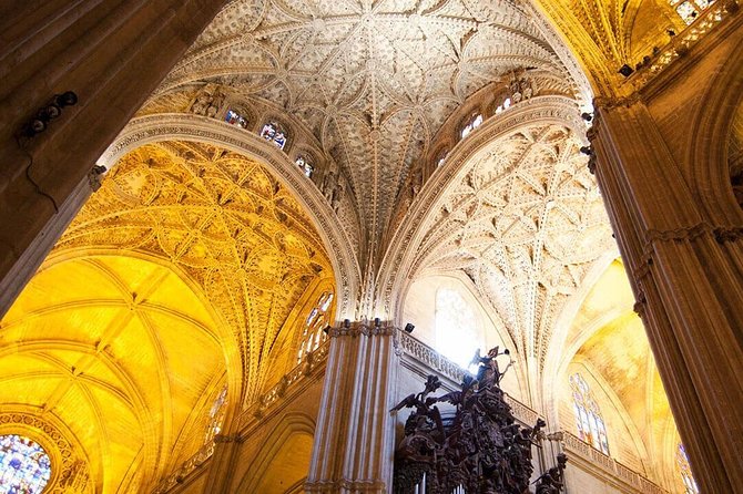 Private visit to the Alcazar and the Cathedral of Seville - Meeting point and timing details
