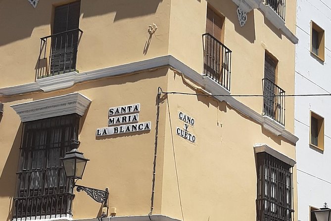Private visit to the Jewish Quarter of Seville (Sta. Cruz and San Bartolomé Neighborhoods) - Meeting point, timing, and cancellation details