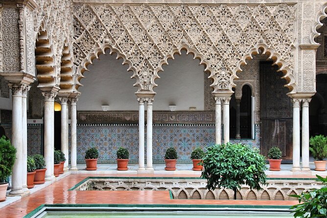 Private visit to the Real Alcazar of Seville (tickets included) - Meeting at Calle Francos, 33