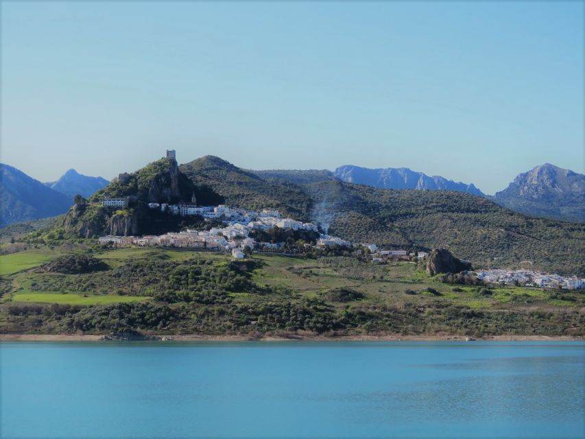 Pueblos Blancos & Ronda: Private Full-Day Tour from Seville - Leaving Seville for the old frontier