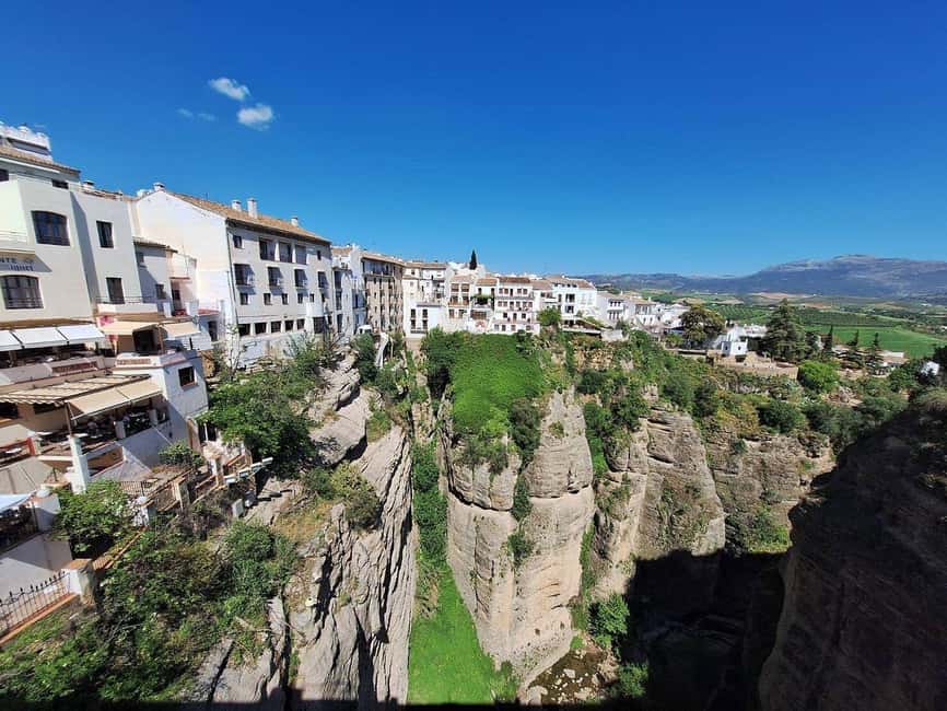 Ronda and White Villages: Small Group Day Trip Experience - Setenil de las Bodegas: houses beneath the rock