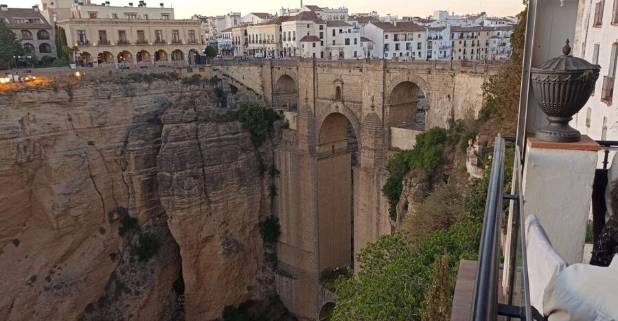 Ronda: Guided Walking Tour with English or Spanish Guide - Why a guided walk helps in Ronda
