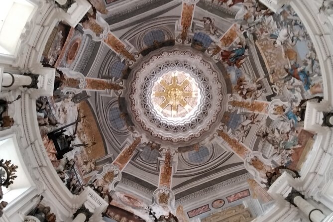 Saint Luis de los franceses Church - Meeting the guide at San Luis, 37