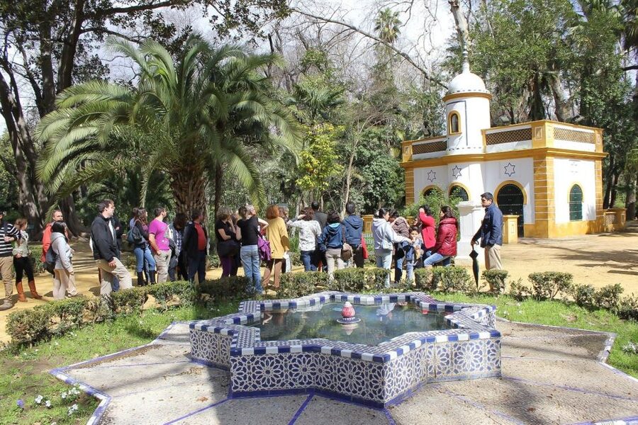 Secrets of Maria Luisa Park and Plaza de Espana - Arriving at Plaza de España