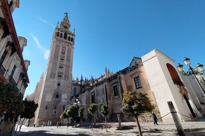 Sevilla: Essential Private Tour - Seville Cathedral from the outside
