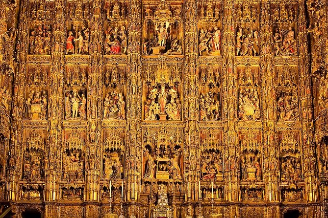Sevilla: Guided tour to Cathedral and Giralda - Entering the cathedral and finding your route