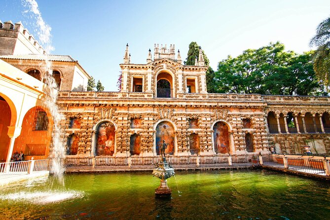 Sevilla: Guided tour to the Alcazar + Cathedral and Giralda - Guides, group size, and the human factor