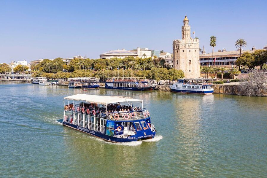 Sevilla: Hop-On Hop-Off & Walking Tours, Cruise & Flamenco - A one-hour cruise from Marqués del Contadero