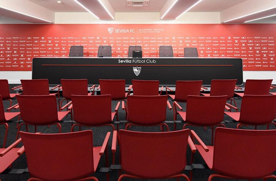Sevilla: Ramón Sánchez Pizjuán Stadium Entry Ticket - The locker room and tunnel route