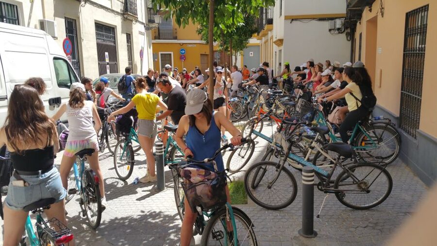 Seville: 1-Day Bike Rental - Included equipment and useful paid extras