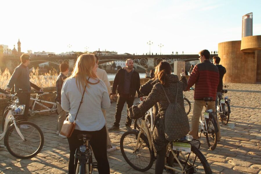 Seville: 1-Day Bike Rental - Who will enjoy this independent format