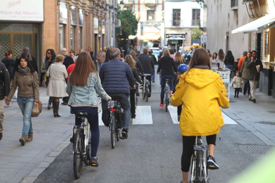 Seville: 1-Day Bike Rental - Picking up the bike on C/ Espronceda