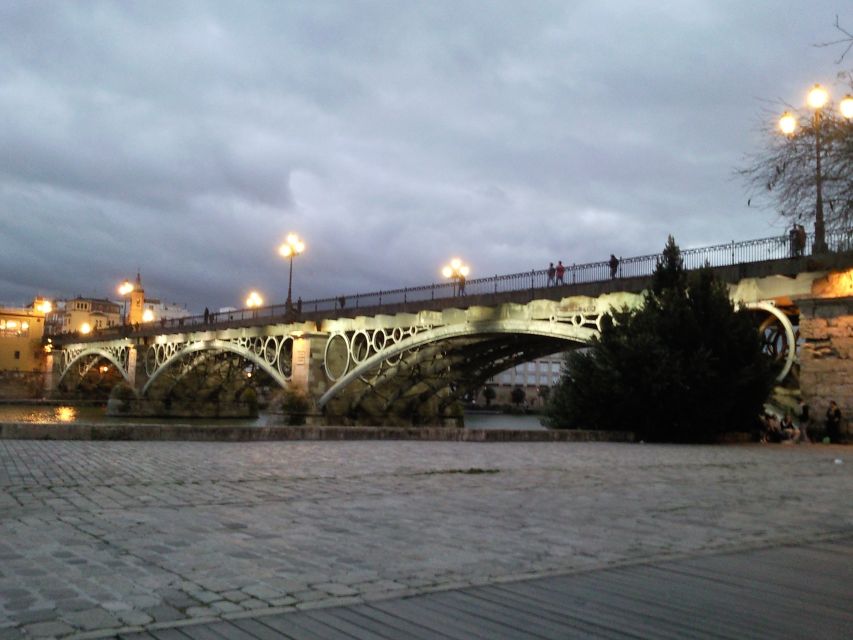 Seville: 2.5-Hour Evening Electric Bike Tour - Why Seville is especially good after sunset