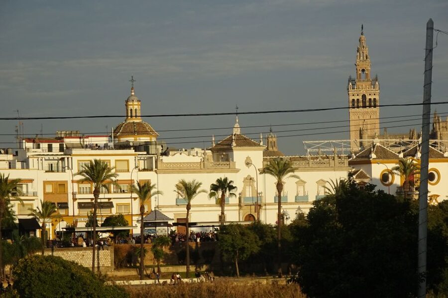 Seville: 2.5-Hour Evening Electric Bike Tour - The cathedral, Royal Alcázar, and Tobacco Factory