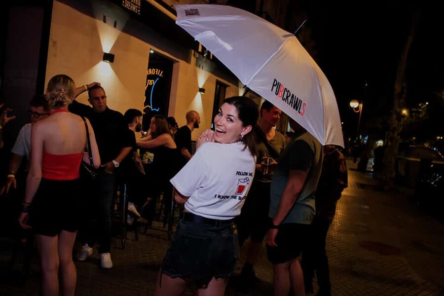 Seville: 3 Bars Pub Crawl + VIP Club Entrance & 3 Free Shots - How the 10:00 p.m. Start Works