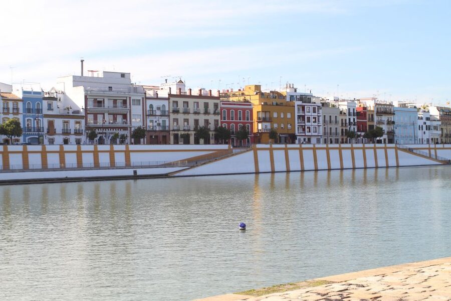 Seville: 3–Hour Bike Tour along the Guadalquivir River - Chapina Gardens and the first river views