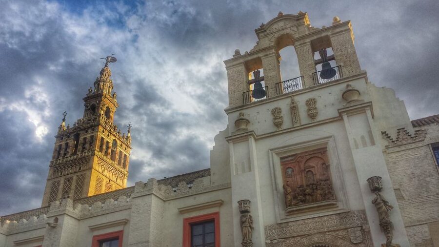 Seville 4-Hour Guided Walking Tour - From the old tobacco factory to Plaza de España