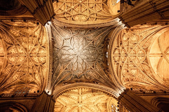 Seville Alcazar, Cathedral and Giralda Skip-The-Line Guided Tour - What skip-the-line entry is worth here